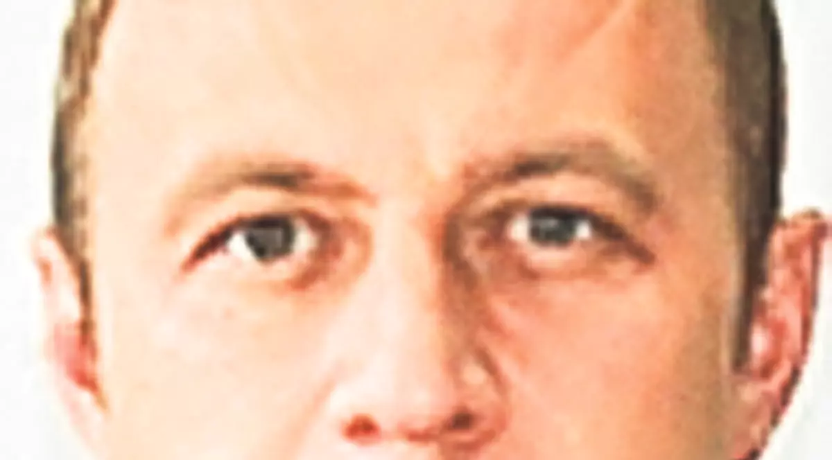 Prefectul are trei case, soţia e chiriaşă la ANL