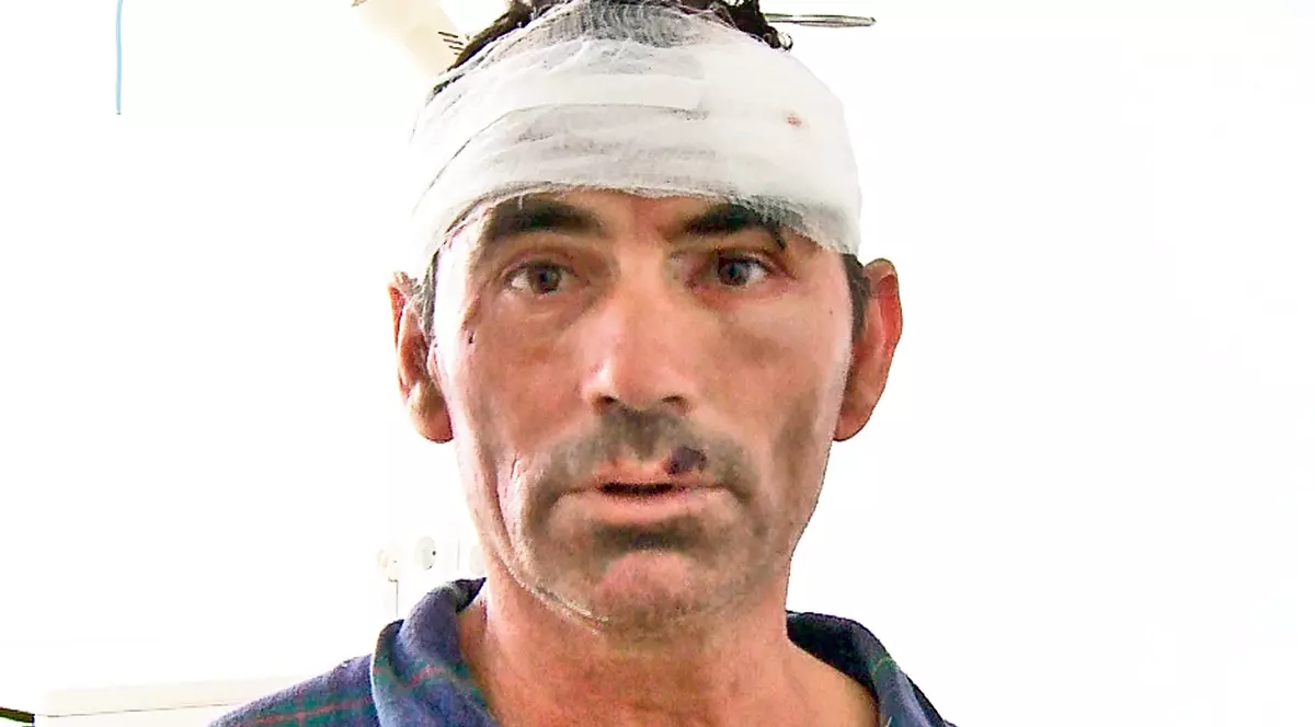 Mineri snopiţi în bătaie de hoţii de fier vechi