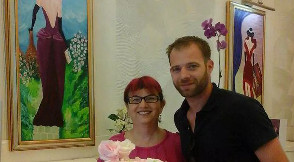 Aţi mai pomenit VIITOARE MIREASĂ AŞA RELAXATĂ? SIMONA NAE şi-a ALES PRĂJITURILE cu o ZI ÎNAINTE DE NUNTĂ! VEZI CE SUMĂ COLOSALĂ A CHELTUIT pentru DESERT! | FOTO