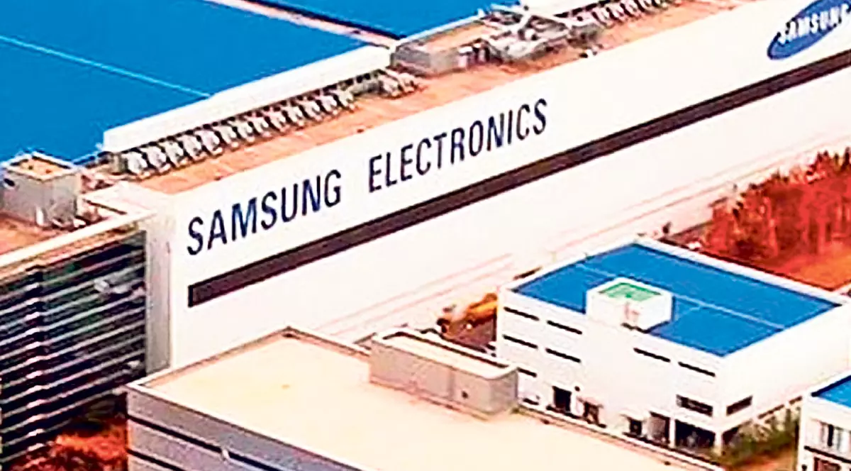 Au furat cu TIR-urile marfă de 36.000.000 $