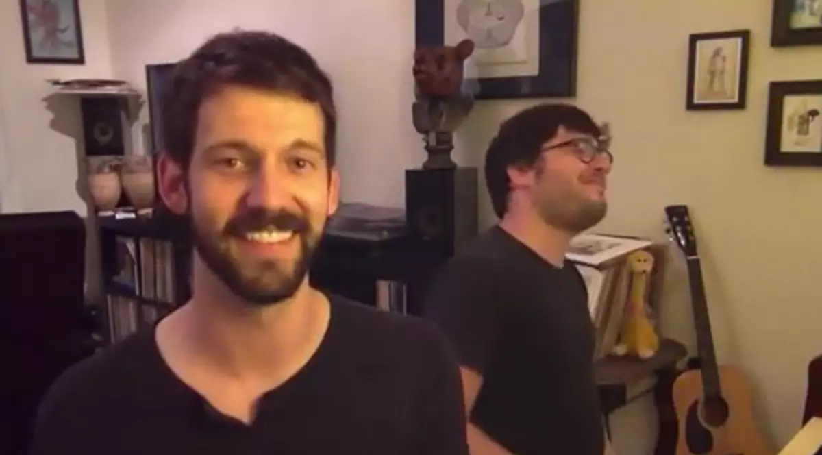 Are într-adevăr acest talent? Un tânăr imită 29 de vedete într-un cântec original