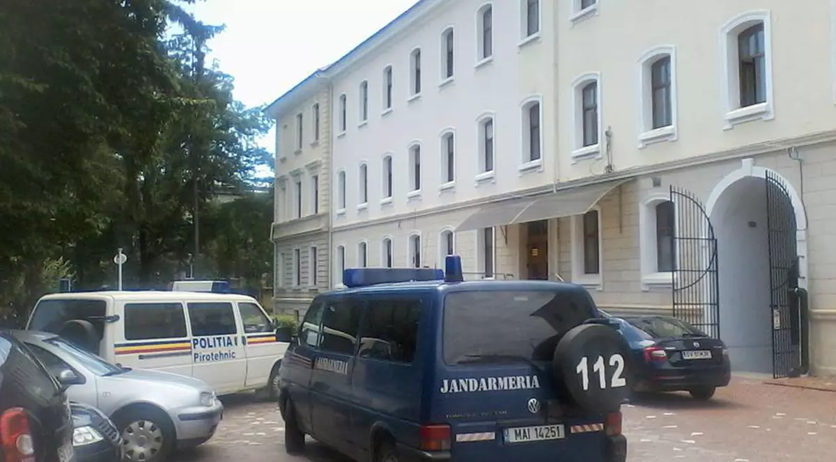 Panică la Suceava! Alarma falsa cu bomba la Palatul de Justiţie | FOTO