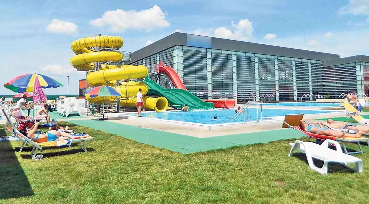 Ungurii vin la ştrand la noi în ţară