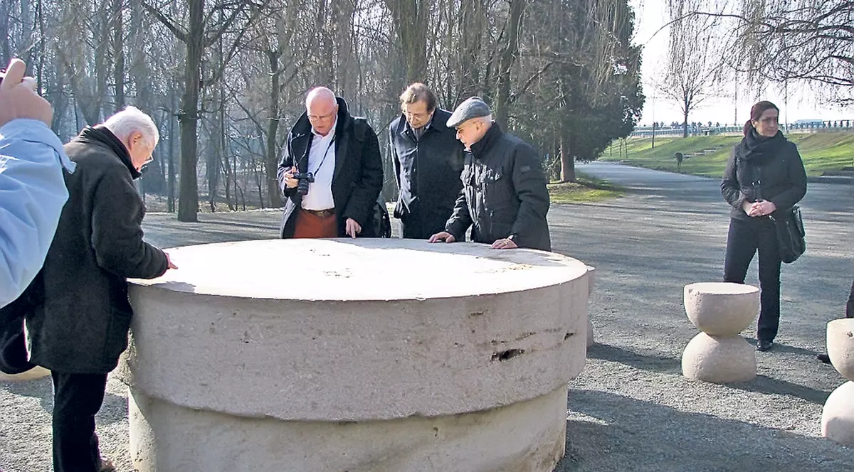 Operele lui Brâncuşi au scăpat de pistolul pentru spălat maşini