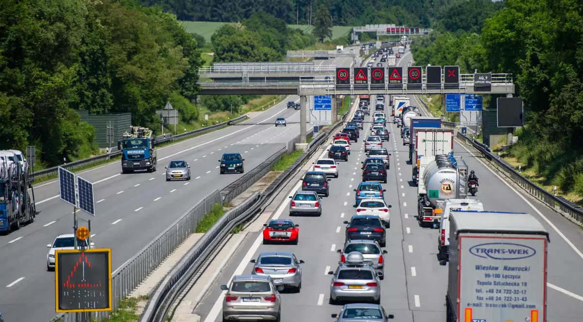 Germania vrea sa pună taxă de autostradă pentru şoferii străini