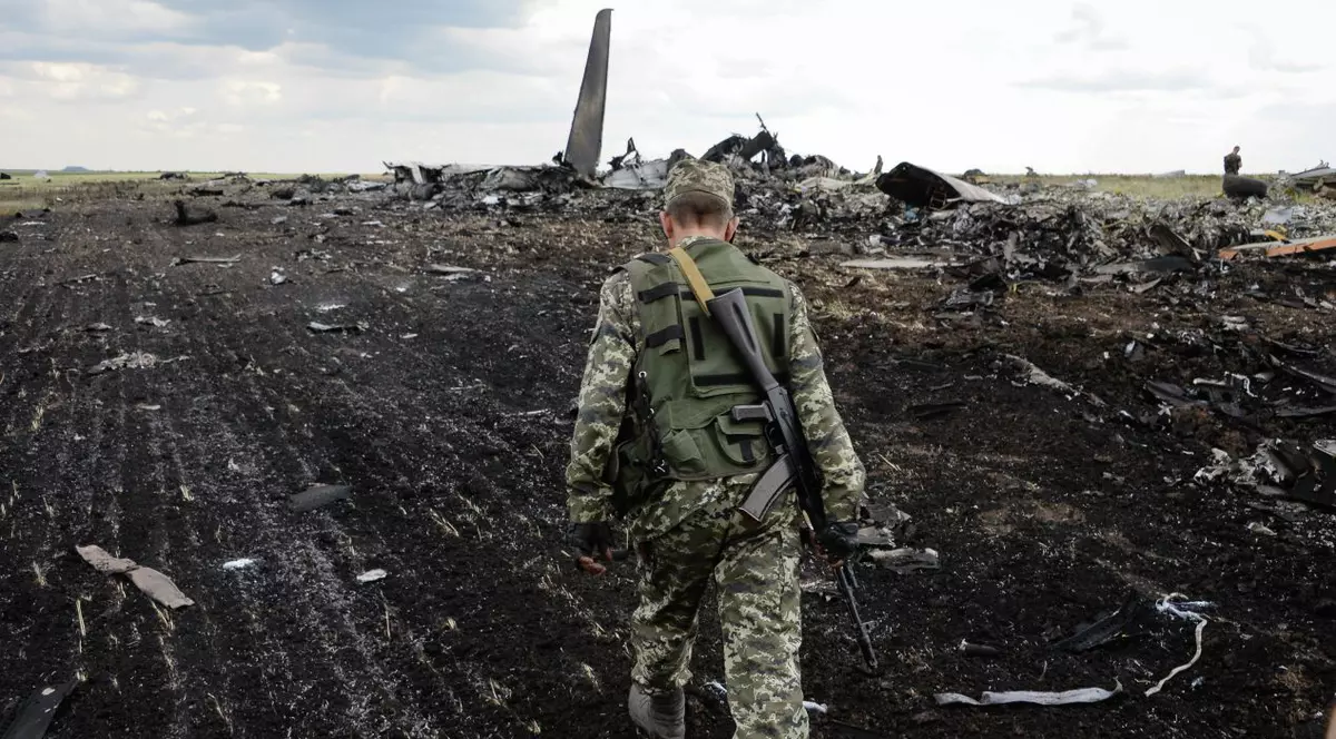 Avion militar, doborât pe teritoriul Ucrainei! Kievul acuză aviaţia rusă 