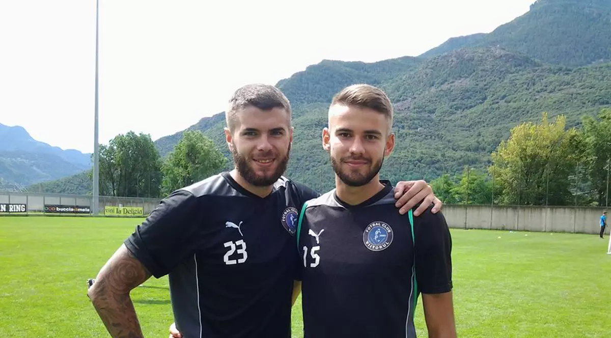 Cristi Daminuță a semnat cu Olimpia Satu Mare. Dami este în stânga