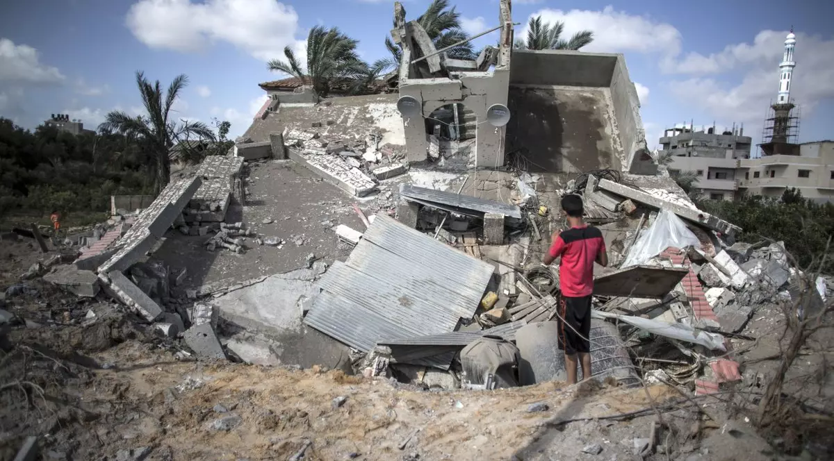 Israelul bombardează locuinţele liderilor Hamas din Fâşia Gaza | FOTO