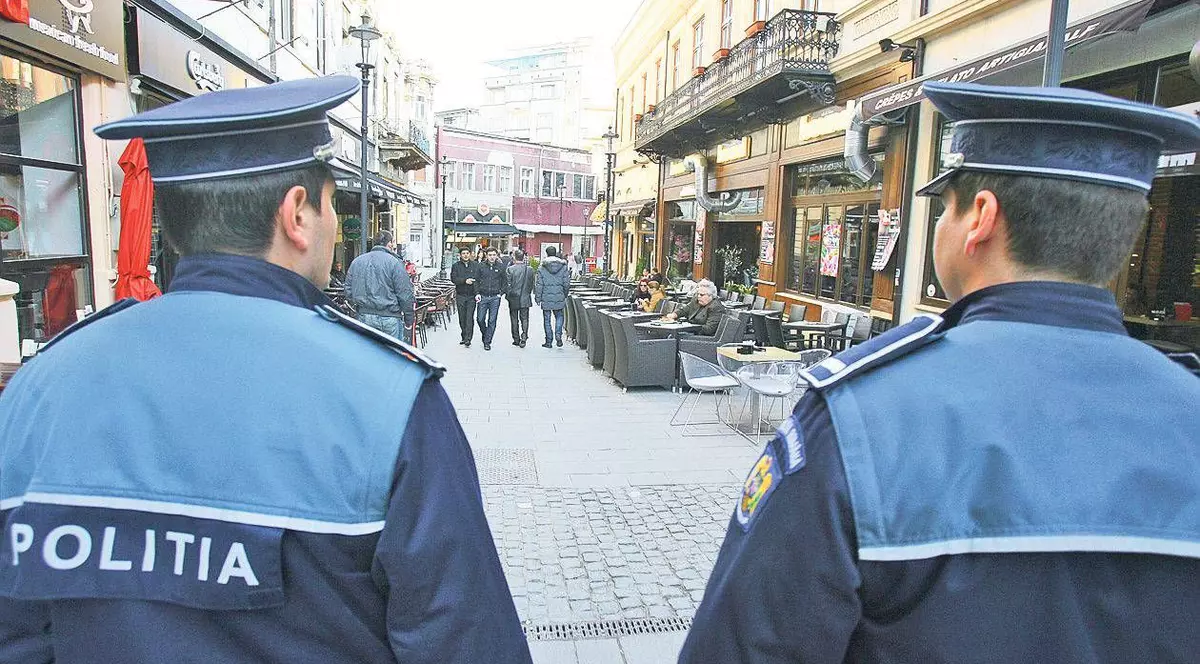 Foc de avertisment pentru prinderea a doi hoţi de... îngheţată