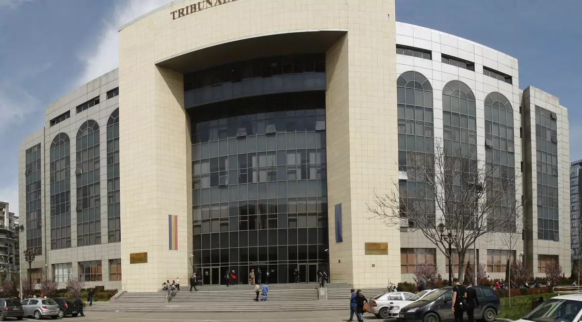 Doi CĂCĂREAZĂ, TRIMIȘI în JUDECATĂ