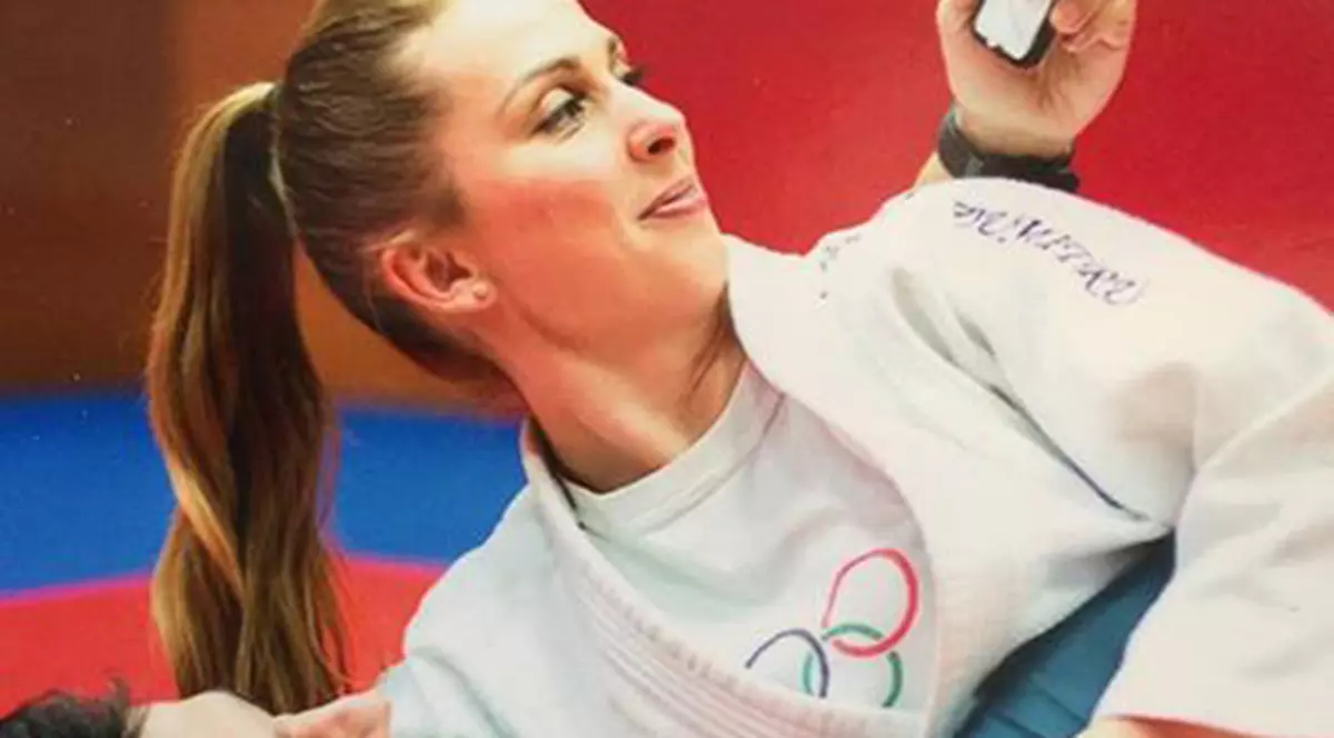 Alina Dumitru a fost cerută de soţie pe tatami
