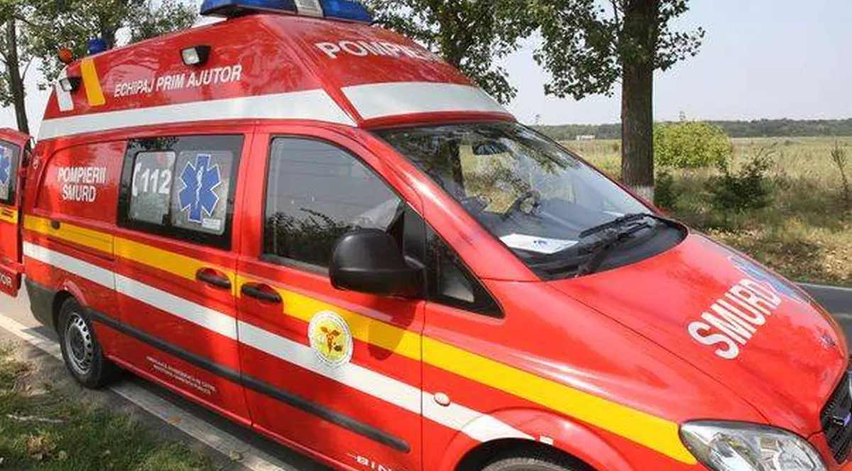 Accident la Vaslui. TREI COPII RĂNIŢI după ce au CĂZUT de pe o AUTOBASCULANTĂ!