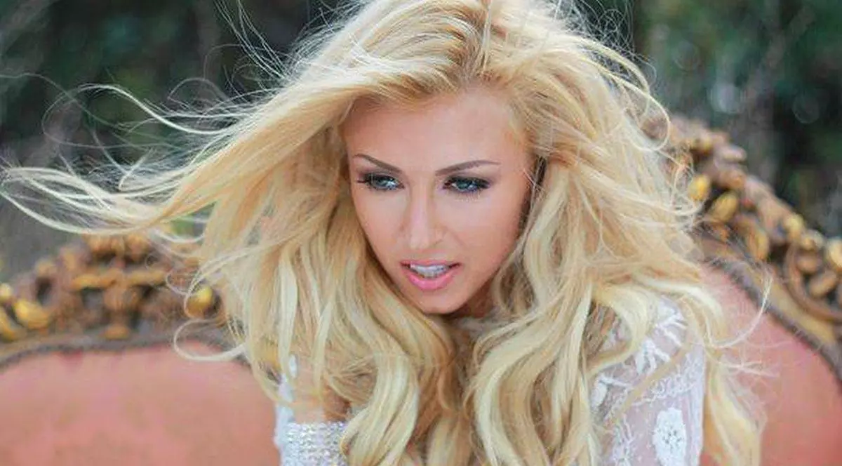 VREA să-l ÎNNEBUNEASCĂ! Andreea Bălan, SĂRUT cu altă FEMEIE în FAŢA IUBITULUI ei | FOTO