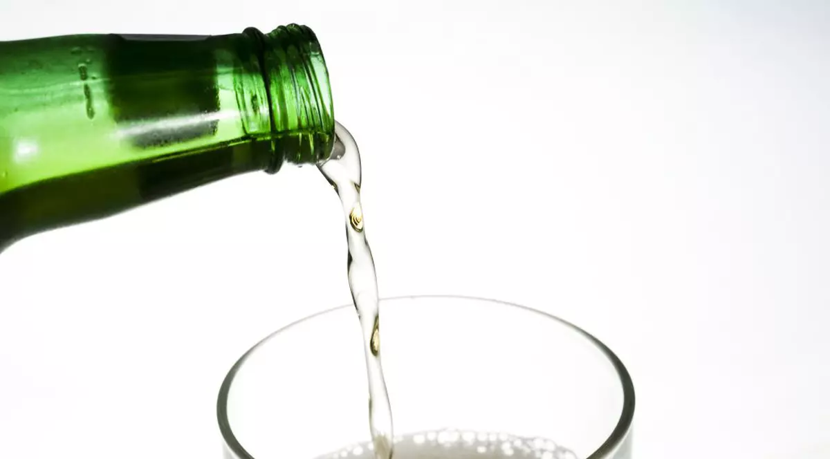 Moarte cumplită pentru un tânăr din Arad! A băut o sticlă de otravă, crezând că e bere 