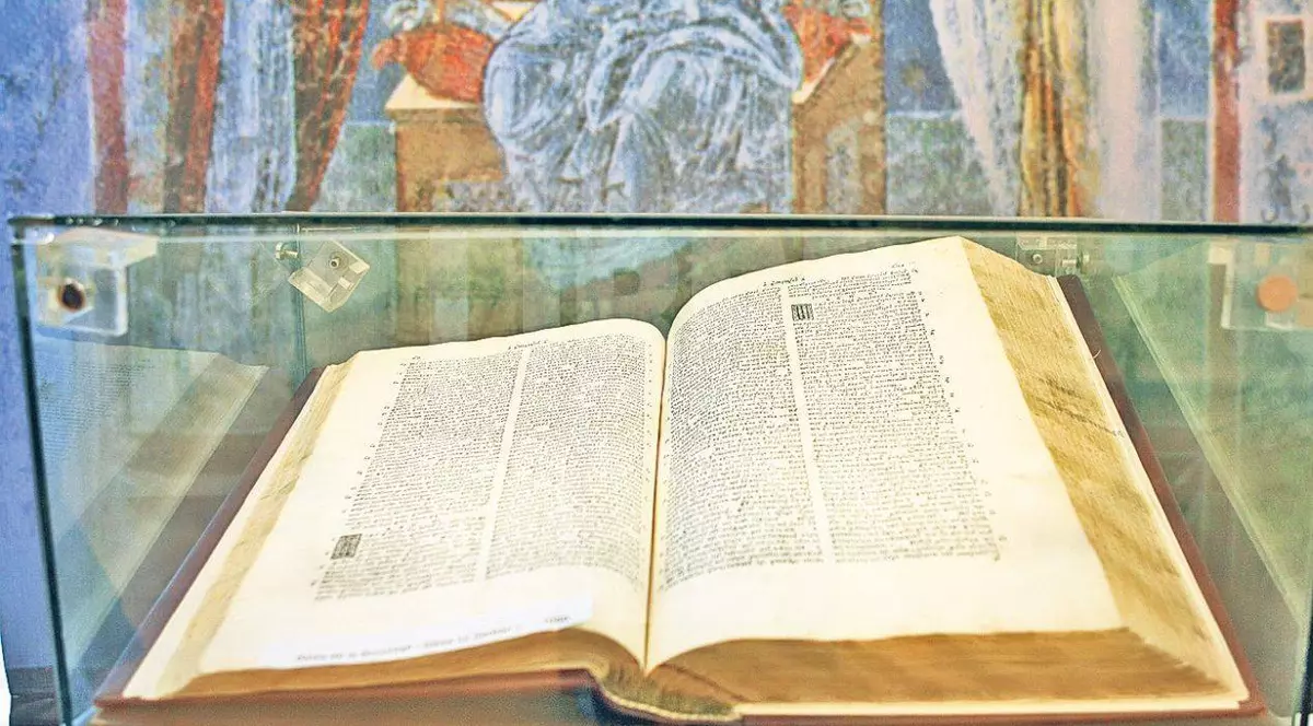 Operele valoroase din Muzeul Literaturii, salvate de Consiliul General 