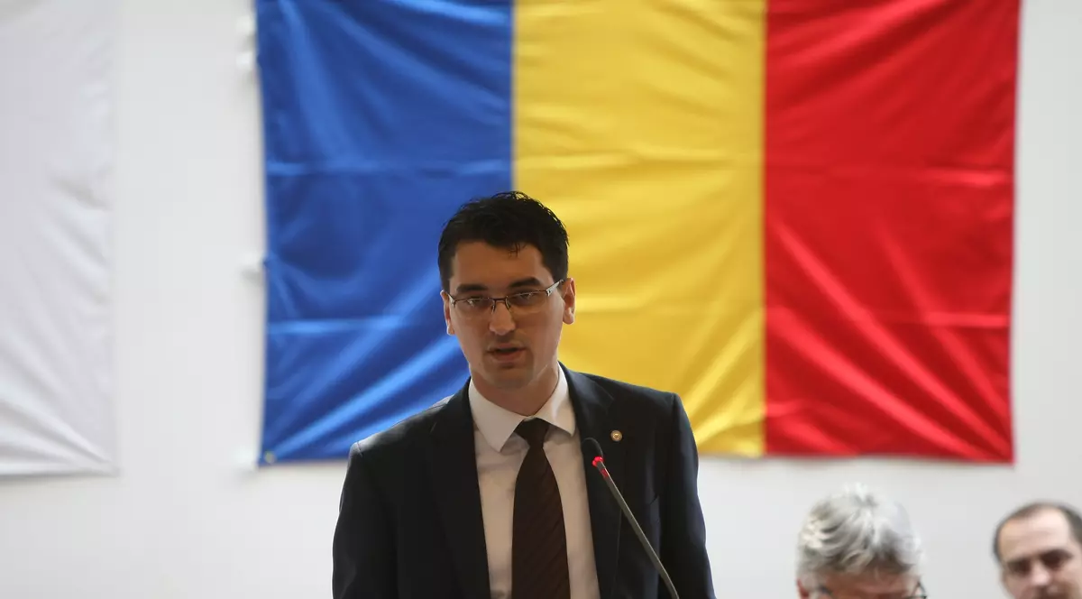 Burleanu îl atacă iar pe Sandu: ”Lucrează împotriva intereselor FRF”
