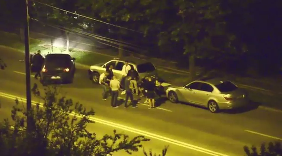 Ce nesimţire! Petrecere cu manele,  în mijlocul  şoselei! | FOTO/VIDEO