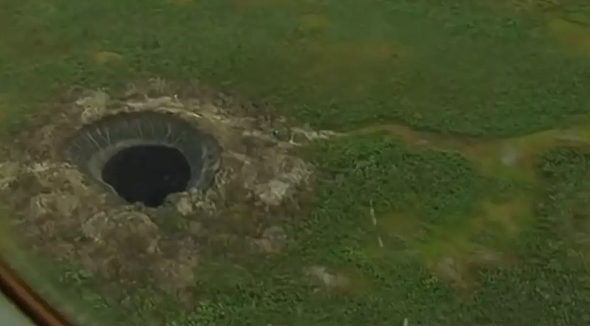 Primele imagini din interiorul craterelor misterioase apărute în Siberia | VIDEO