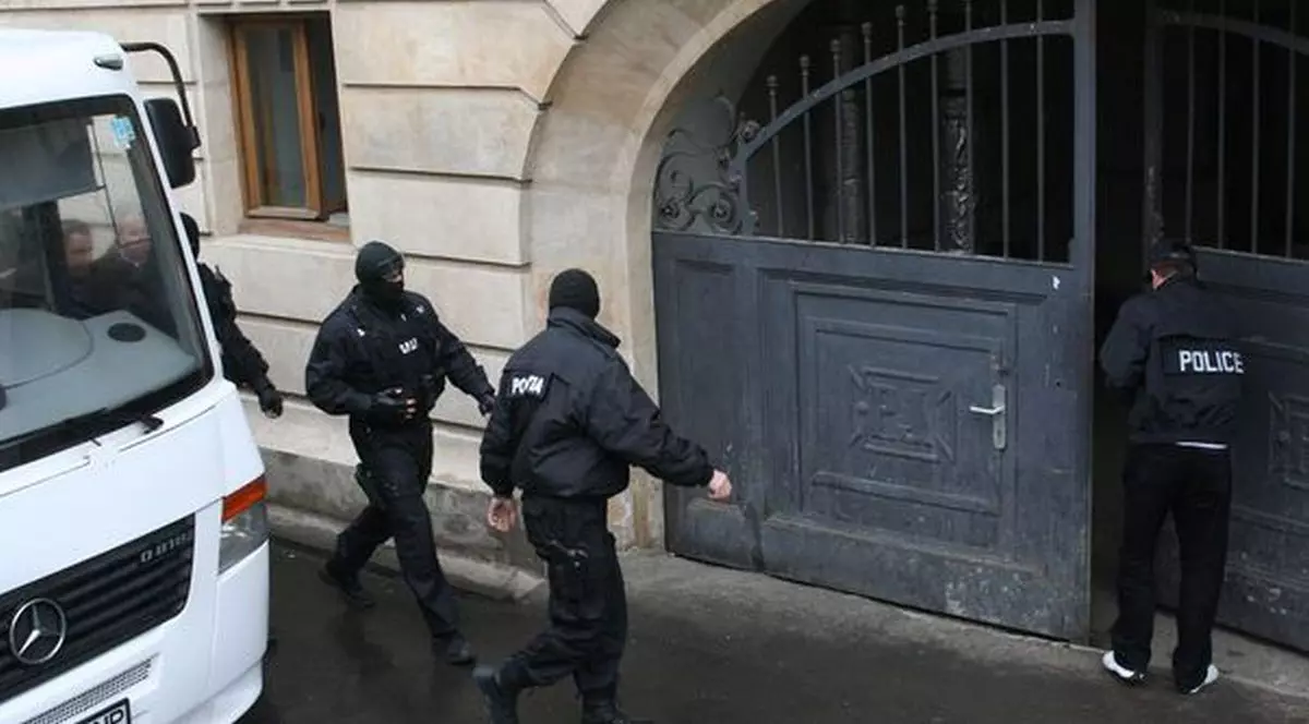 Percheziții la CJ Hunedoara. Președintele, ACUZAT DE ACTE DE CORUPȚIE