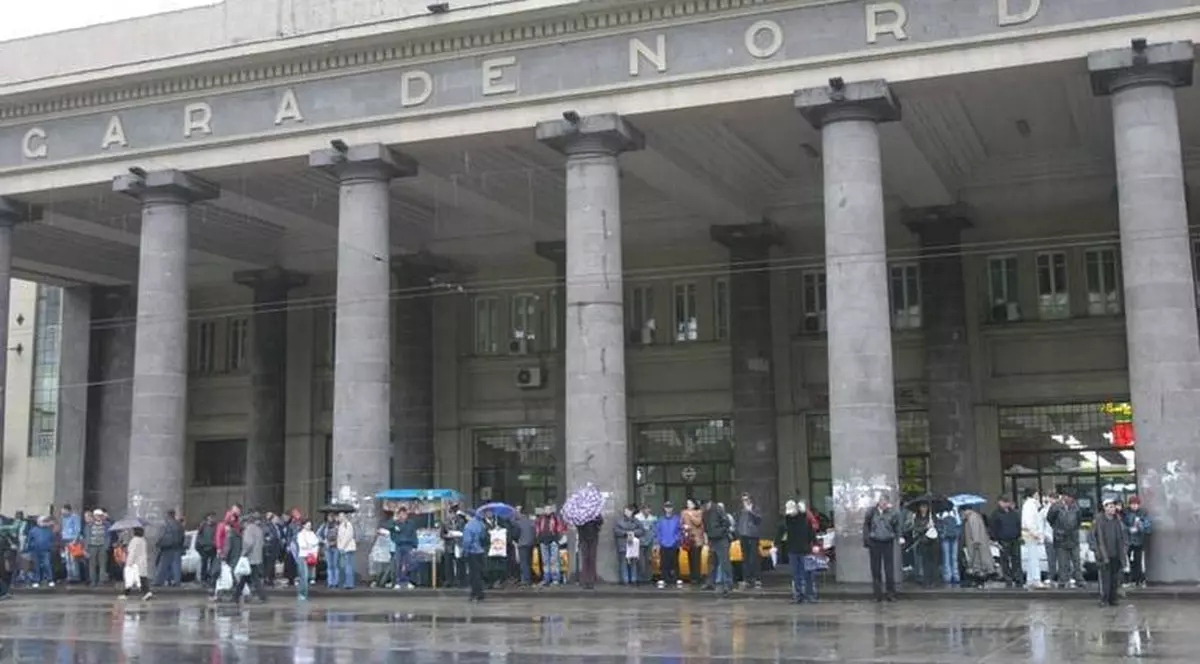 Ploaia a blocat trenurile din Gara de Nord 