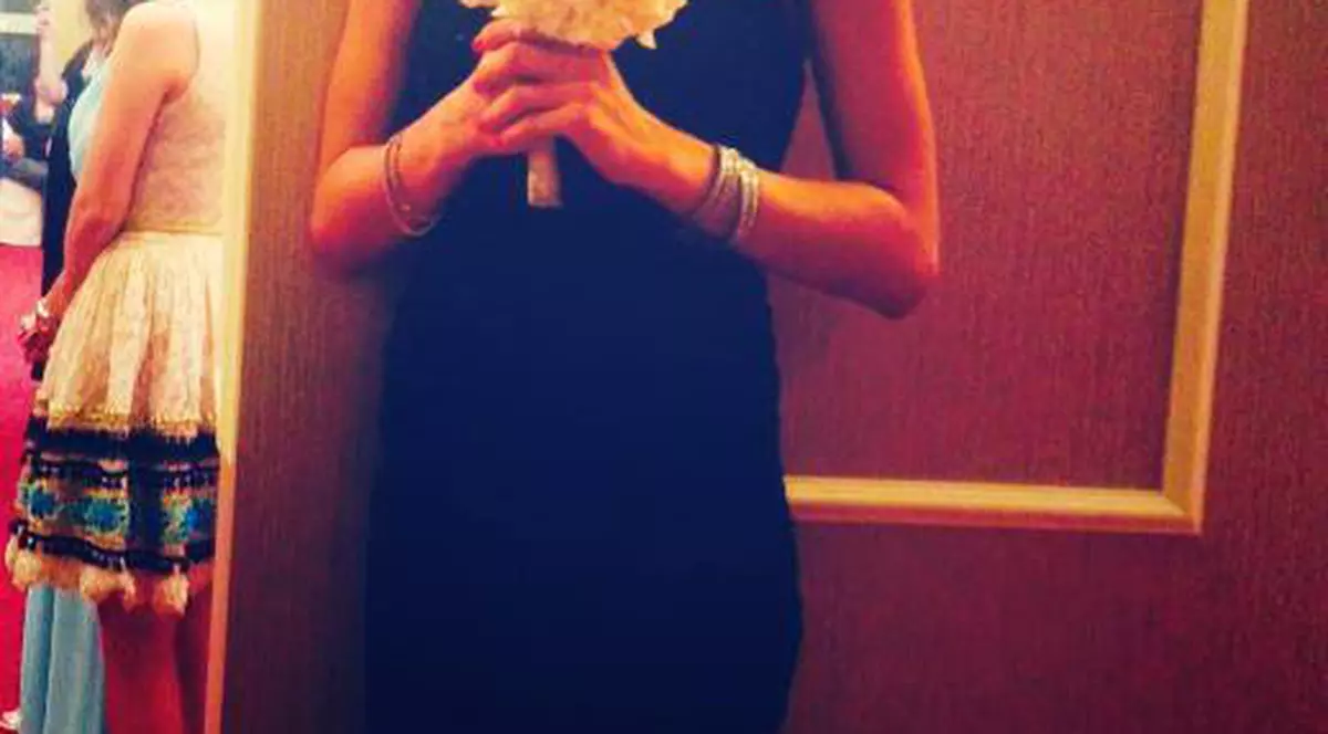 Bat CLOPOTELE de NUNTĂ? Geanina Ilieş a prins BUCHETUL 