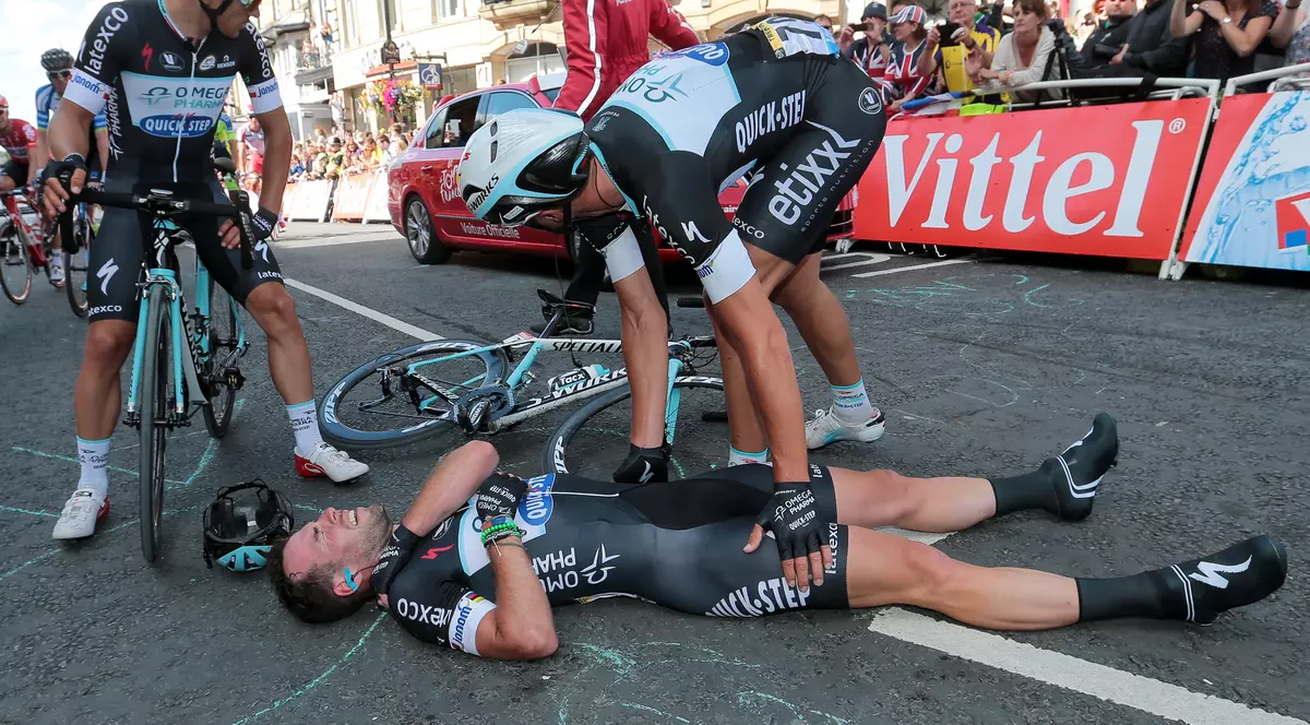 TURUL FRANȚEI. După căzătura oribilă de ieri, ^Mark Cavendish a abandonat