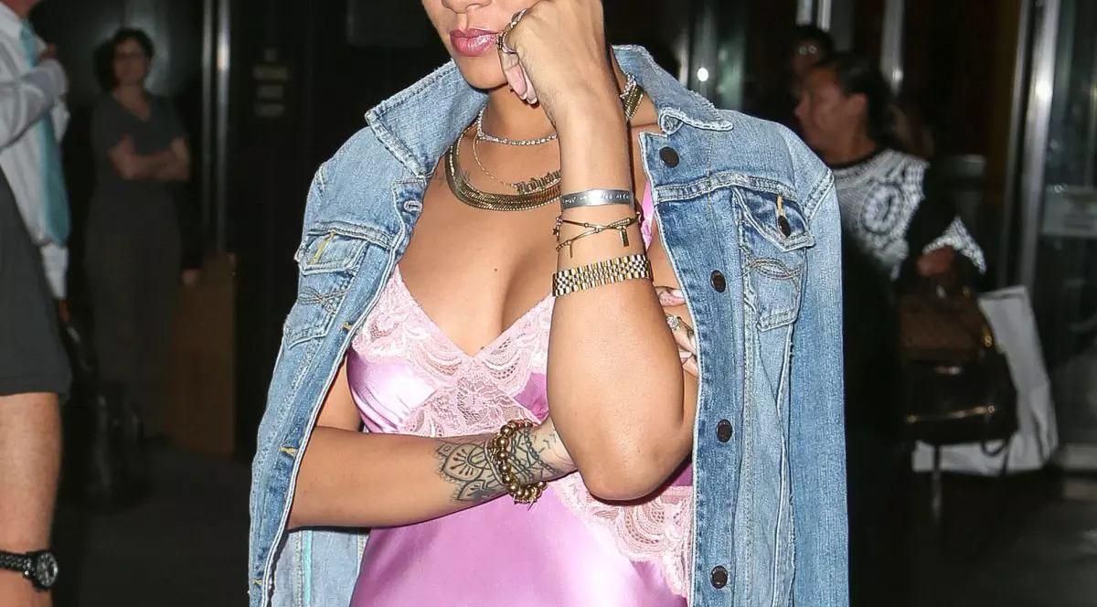 UN BĂRBAT fără ADĂPOST, ARESTAT pentru că a HĂRŢUIT-O pe RIHANNA!