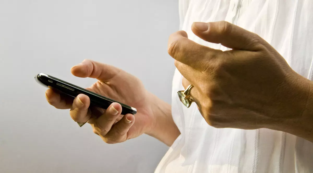 POLTERGEIST sau NEBUNIE? Pentru că NU I-A DAT DE POMANĂ bunicii, o femeie a primit UN MESAJ DE PE LUMEA CEALALTĂ de la bătrâna moartă acum 3 ani!