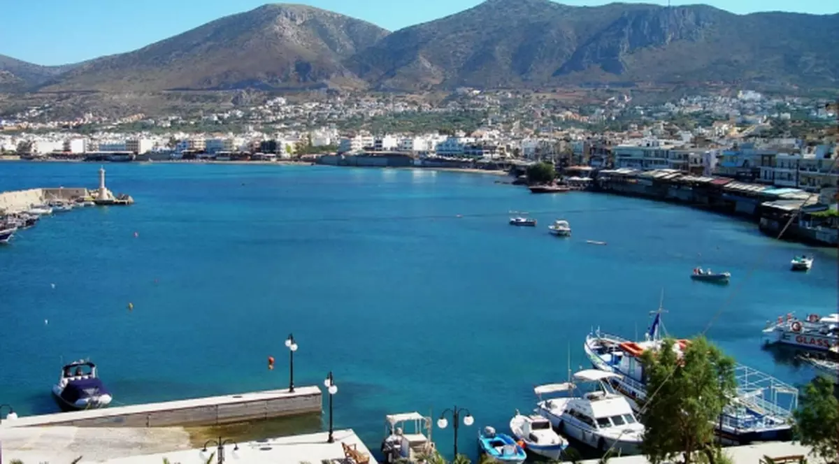 Nici unul dintre românii testați pe charterul aterizat în Creta nu a ieșit pozitiv cu COVID-19. Anunțul autorităților din Grecia