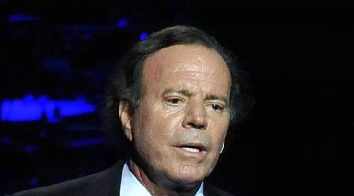 Julio Iglesias, aşteptat la Galaţi cu vin roşu şi sarmale! Scena este aproape gata | FOTO