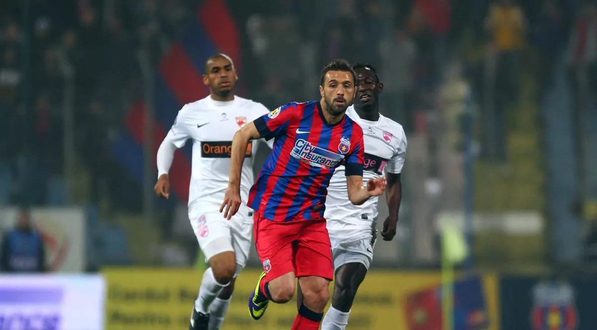 SCANDAL STEAUA / Negocierile pentru prelungirea contractului lui Lucian Sânmărtean ÎNCING atmosfera în vestiarul campioanei