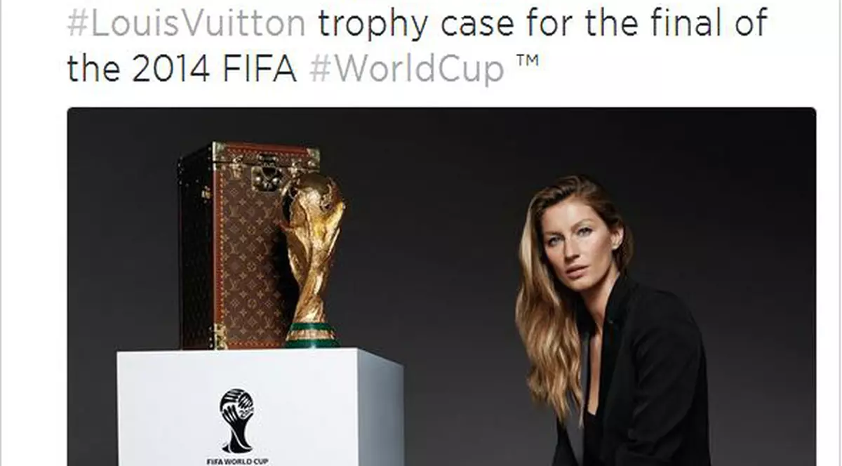 Cea mai frumoasă femeie din lume va escorta Cupa Jules Rimet