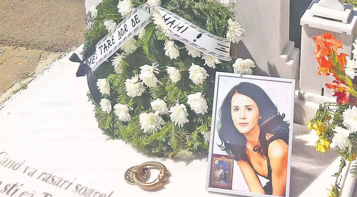 Mesaj emoţionant pentru Mădălina Manole din partea băieţelului ei şi a fostului său soţ: «Ne e tare dor de tine, mami!»