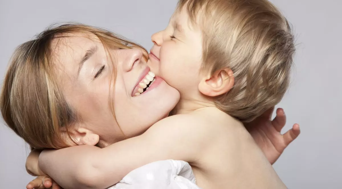 4 motive pentru care să fii mamă e cel mai înălţător lucru din lume