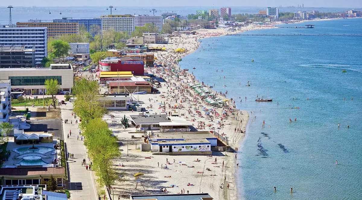 Marea Neagră, folosită de turiști pe post de WC public! Vezi ce au arătat analizele de laborator ale apei