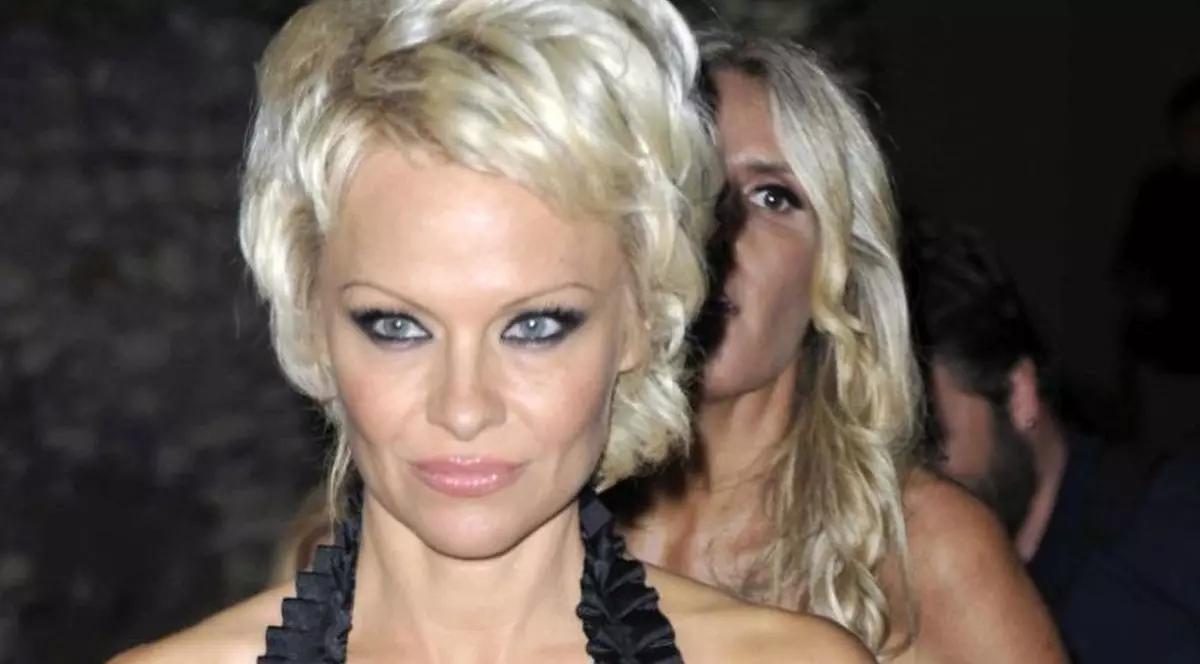 PAMELA ANDERSON DIVORŢEAZĂ, pentru a doua OARĂ, de RICK SALOMON!