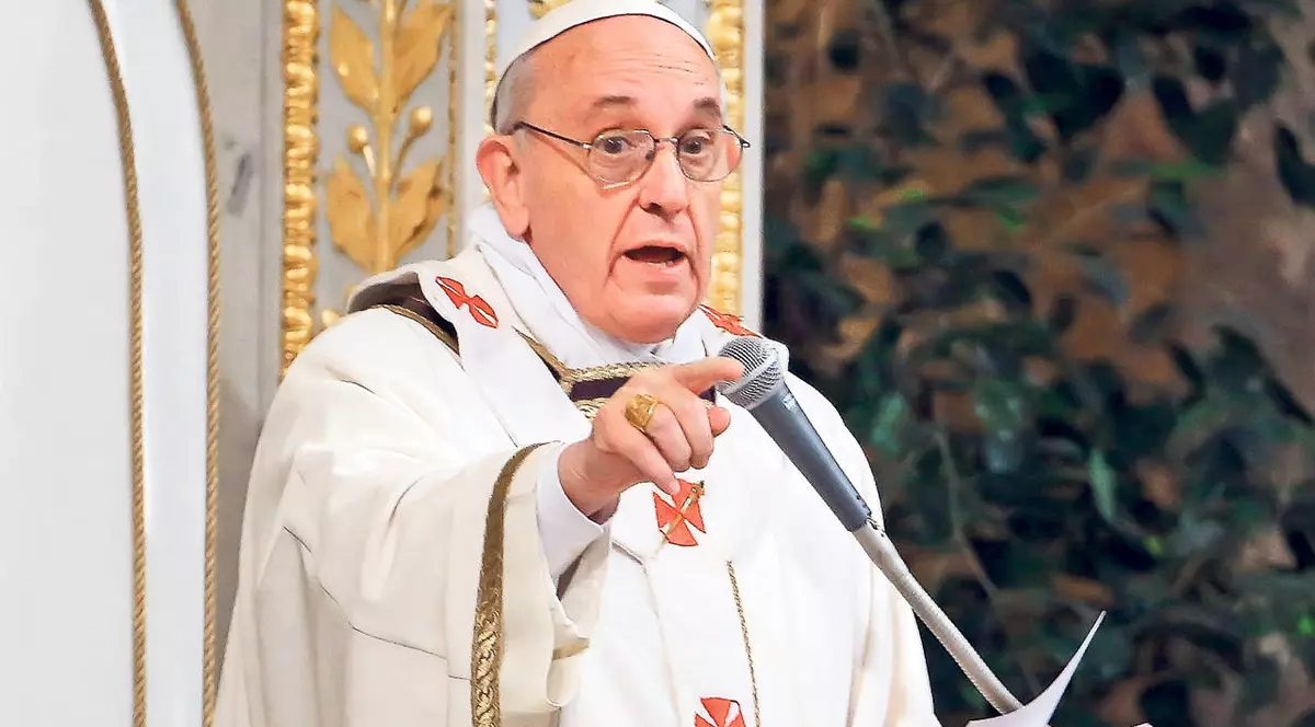 VESTE BUNĂ pentru AMANTELE prelaţilor! Ce SPUNE PAPA Francisc despre CELIBATUL preoţilor