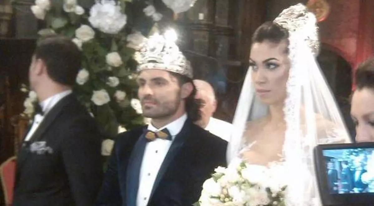REACŢIE NEAŞTEPTATĂ DIN PARTEA RALUCĂI ŞI A NAŞEI ANDRA, ÎN BISERICĂ! Uite ce au făcut în timpul cununiei religioase | FOTO