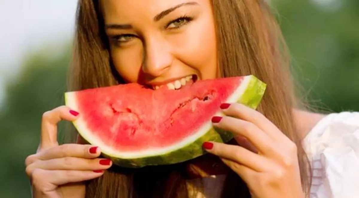 Patru lucruri pe care NU LE ŞTIAI despre pepenele roşu