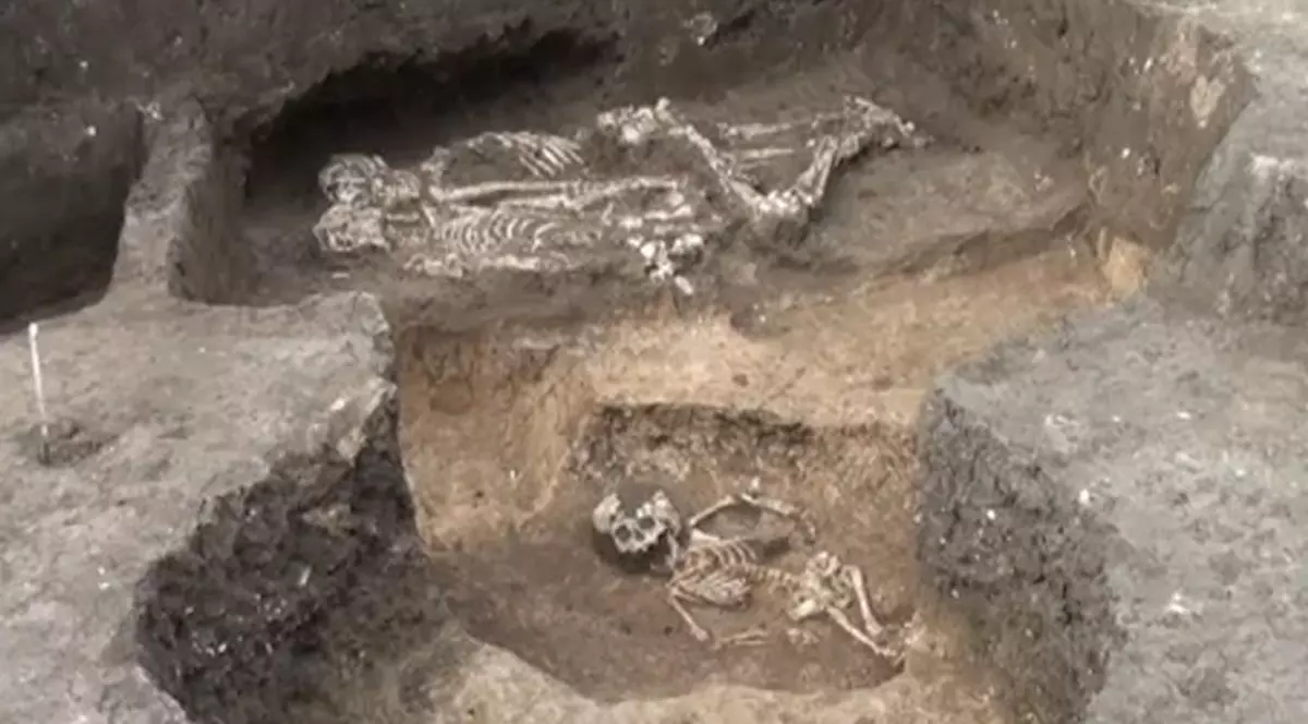 DESCOPERIRE FABULOASĂ din EPOCA BRONZULUI: DOI IUBIŢI, ÎNMORMÂNTAŢI ÎMBRĂŢIŞAŢI