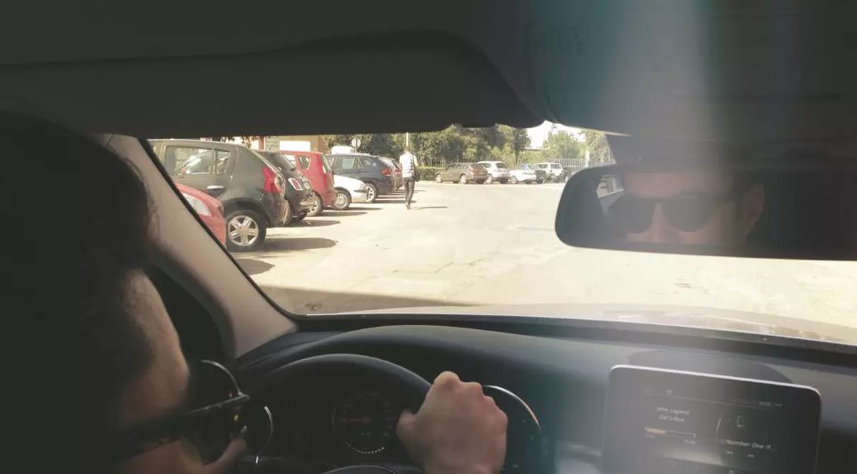 SMILEY poate ŞOFA DIN NOU: Şi-a luat permisul de la poliţie!