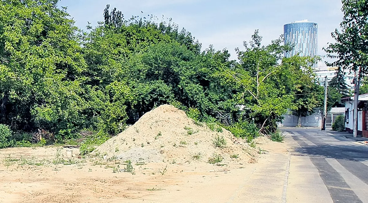 Au vândut terenul care nu le aparţinea