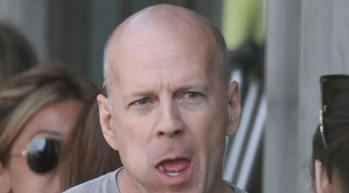 TATĂL - GREU DE UCIS, EA - GREU de PRIVIT! FATA lui BRUCE WILLIS, SCHIMBARE DRAMATICĂ de LOOK! | FOTO