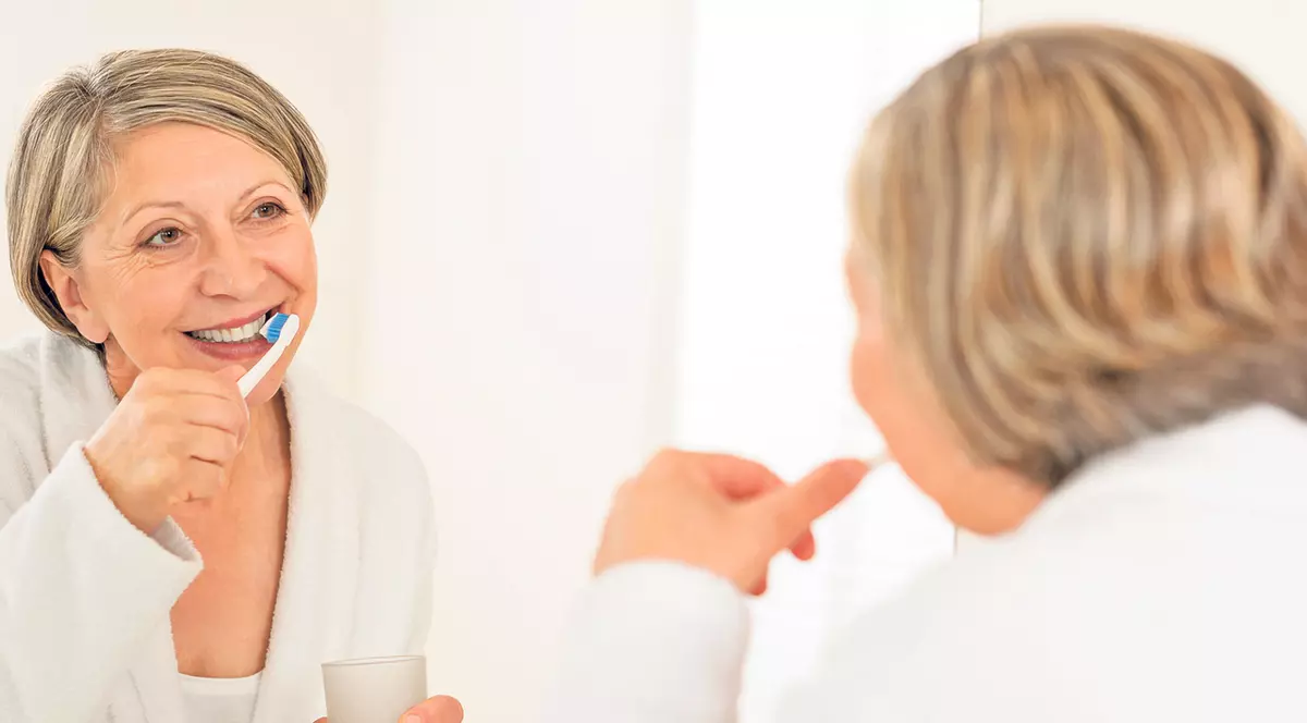 Cum să (nu) cureţi proteza dentară