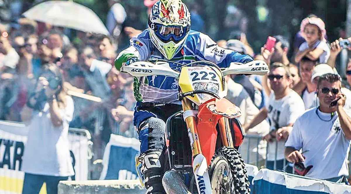 Dani Oţil a dat lovitura la concursul de enduro! A luat bronzul la motociclism