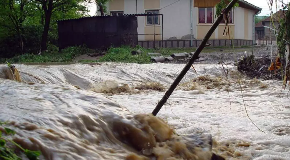 Tragedie în Bistriţa! Un copil de 3 ani a murit luat de viitură 
