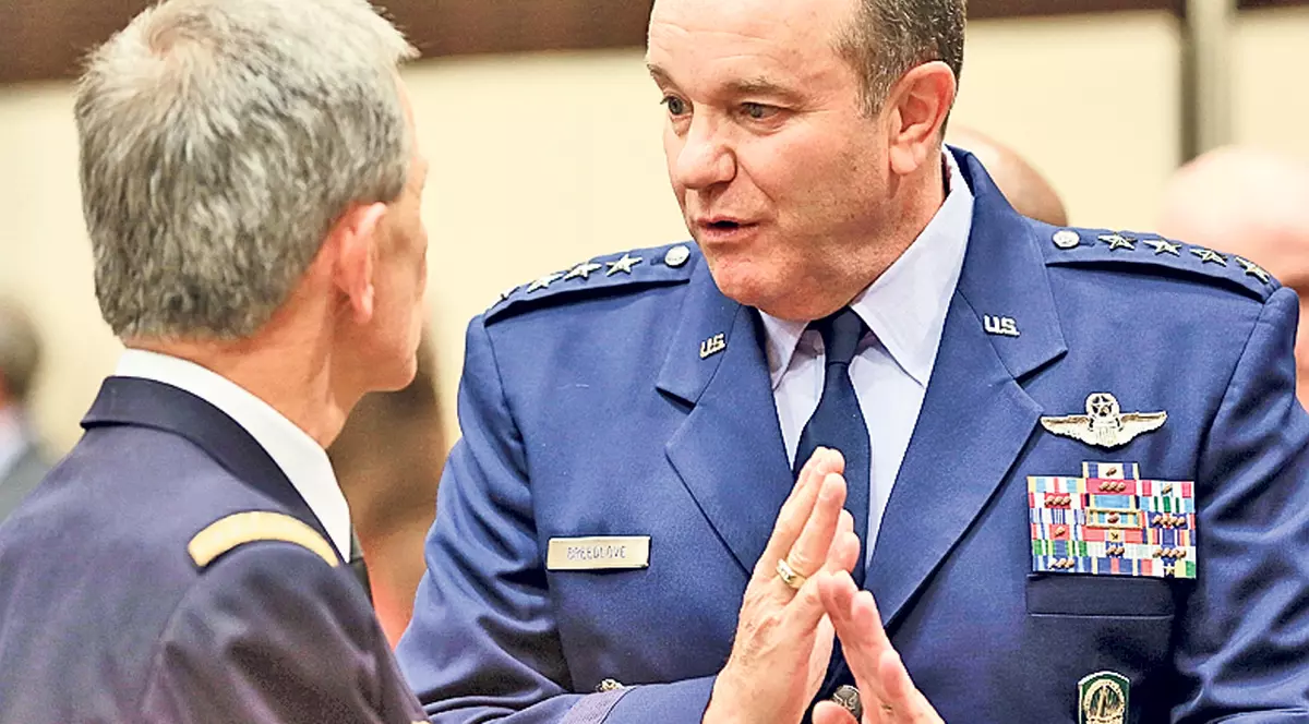 Comandantul NATO în Europa avertizează: «Dacă Rusia va infiltra trupe într-o ţară aliată, vom răspunde militar!»