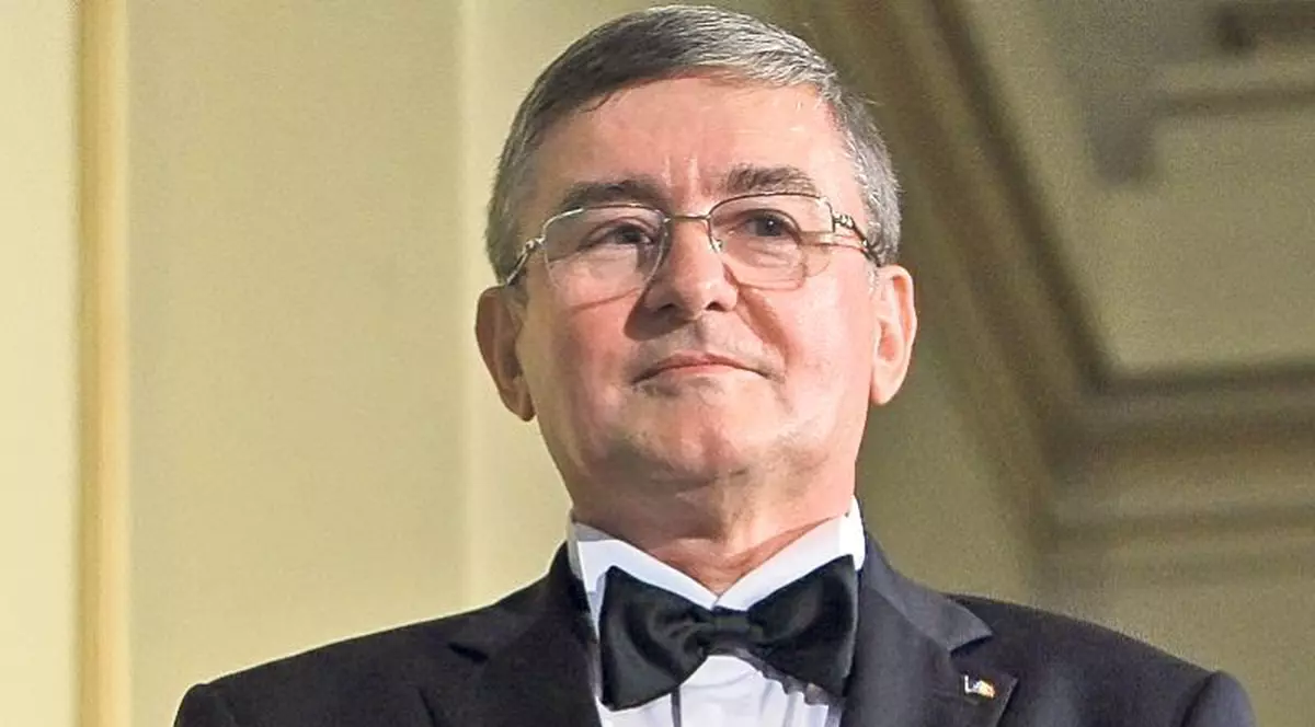 Eroii anonimi ai României | Bate drumul din Canada ca să pregătească micii fizicieni