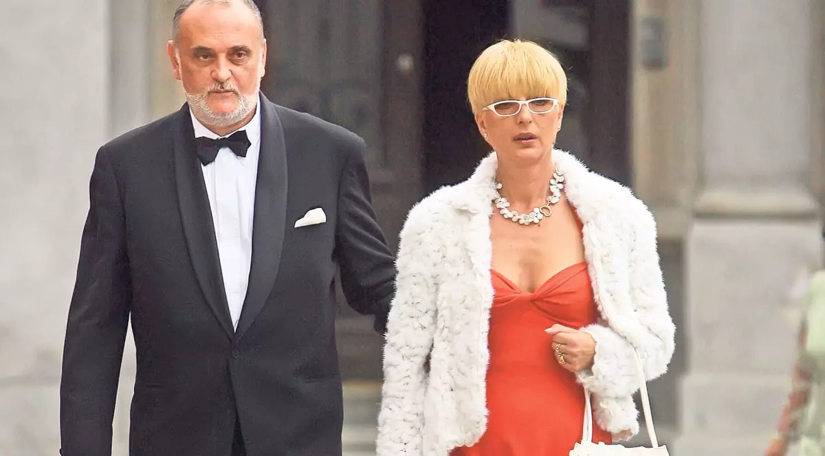 Dana Patriciu nu renunţă la avere! Chiar dacă încă nu şi-a îngropat soţul, nevestei magnatului îi stă gândul tot la banii acestuia, pe care îi cere în procesul de partaj