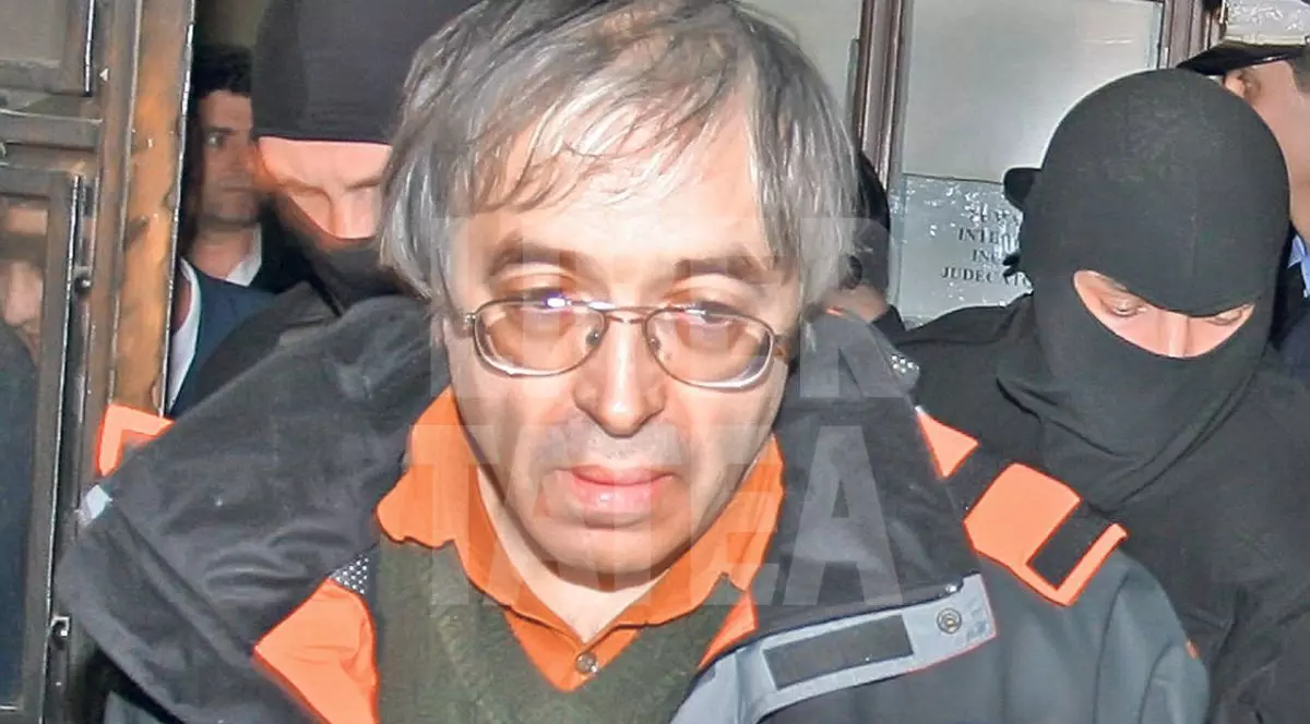 URMĂRIT INTERNAŢIONAL, GREGORIAN BIVOLARU ţine "conferinţe surpriză" pentru yoghini la un post TV online!